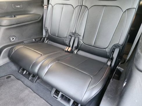 Certified 2023 Jeep Grand Cherokee L Limited AWD/4WD image 32
