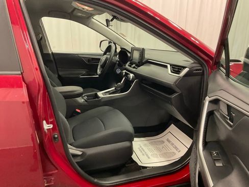 Used 2021 Toyota RAV4 LE image 28