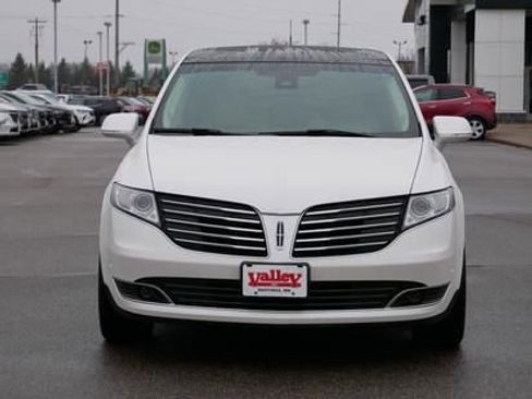 Used 2019 Lincoln MKT Reserve image 28