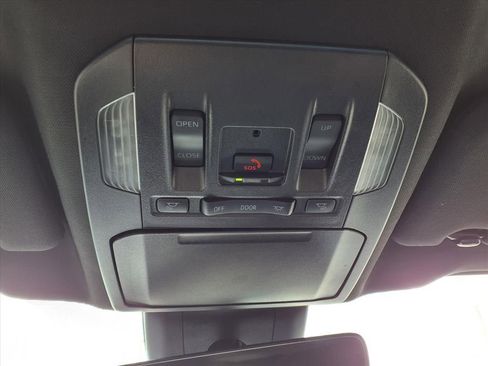 Used 2024 Toyota Highlander XSE image 26