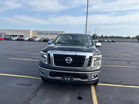 Used 2018 Nissan Titan SL AWD/4WD image 5