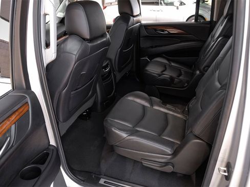 Used 2019 Cadillac Escalade ESV Luxury image 43