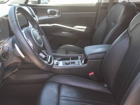 Certified 2025 Kia Sorento EX AWD/4WD image 17