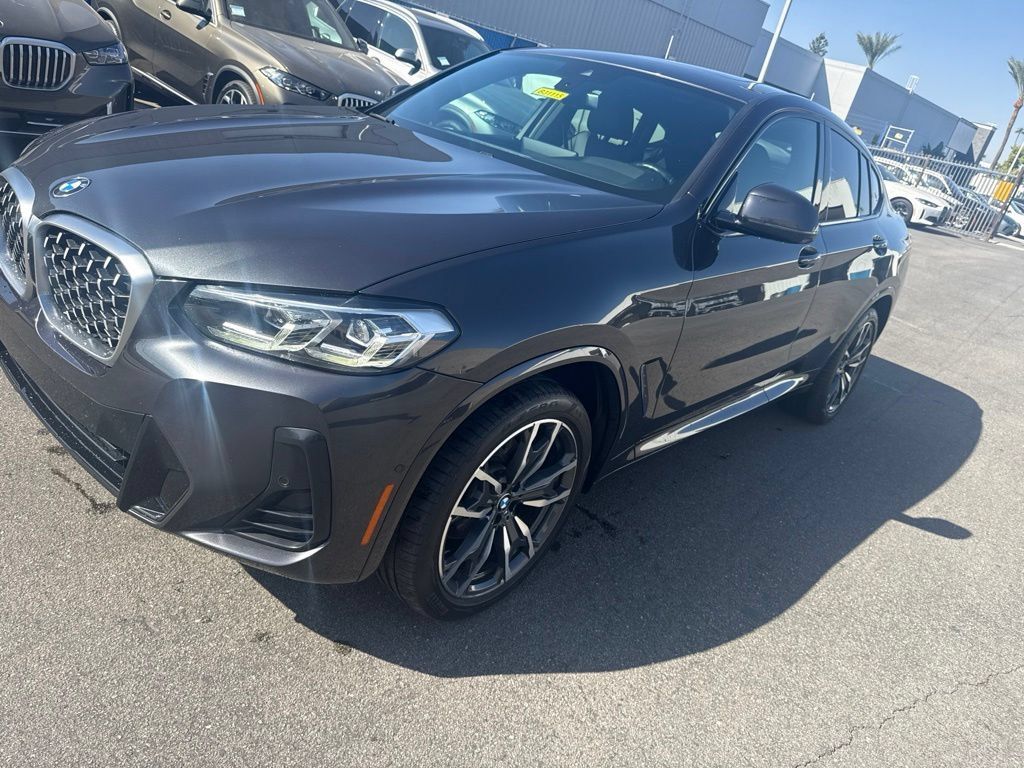 Used 2022 BMW X4 xDrive30i w/ M Sport Package AWD/4WD image 2