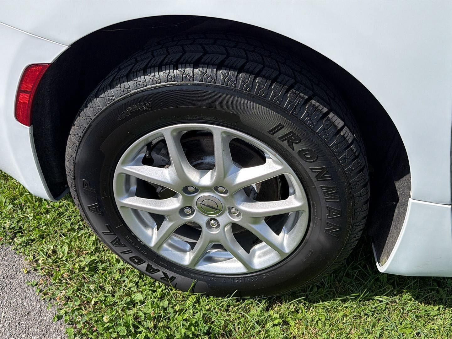 Used 2024 Chrysler Pacifica Touring-L FWD image 26