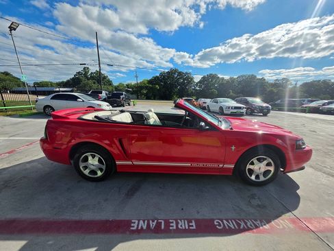 Used 2000 Ford Mustang Convertible RWD image 29