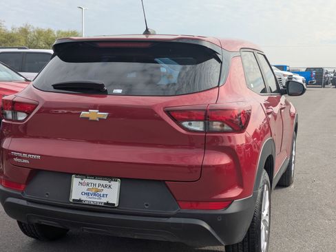 Used 2021 Chevrolet TrailBlazer LS image 3