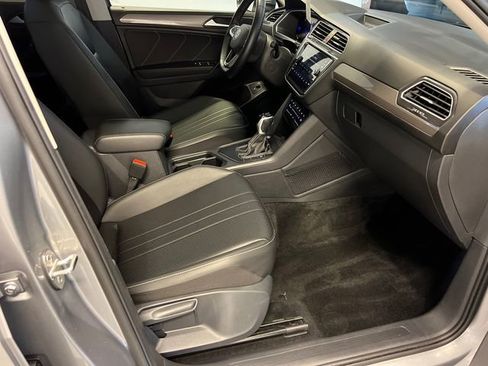 Certified 2024 Volkswagen Tiguan SE w/ Panoramic Sunroof Package FWD image 11