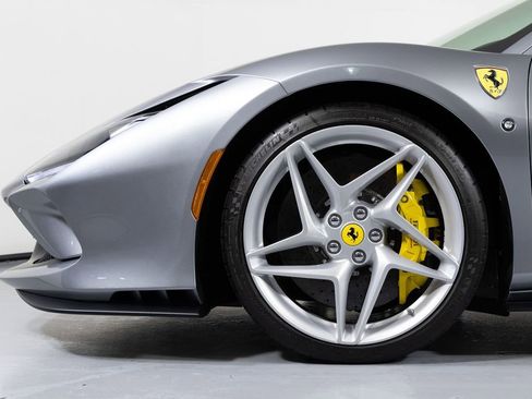 Used 2021 Ferrari F8 Tributo image 13