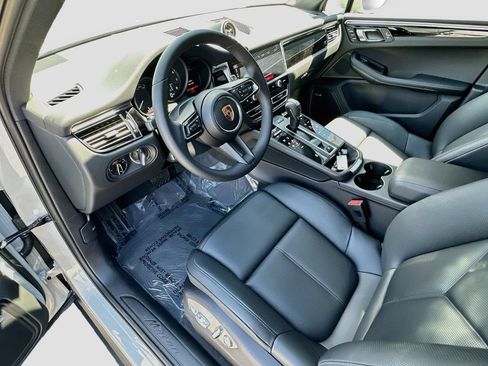 New 2026 Porsche Macan AWD/4WD image 4