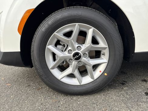 New 2025 Kia Soul LX image 24