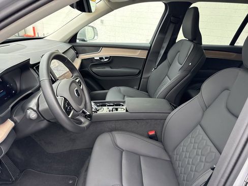 Used 2025 Volvo XC90 B6 Core w/ Climate Package image 24