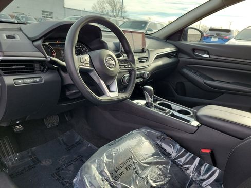 Used 2024 Nissan Altima 2.5 SV image 19