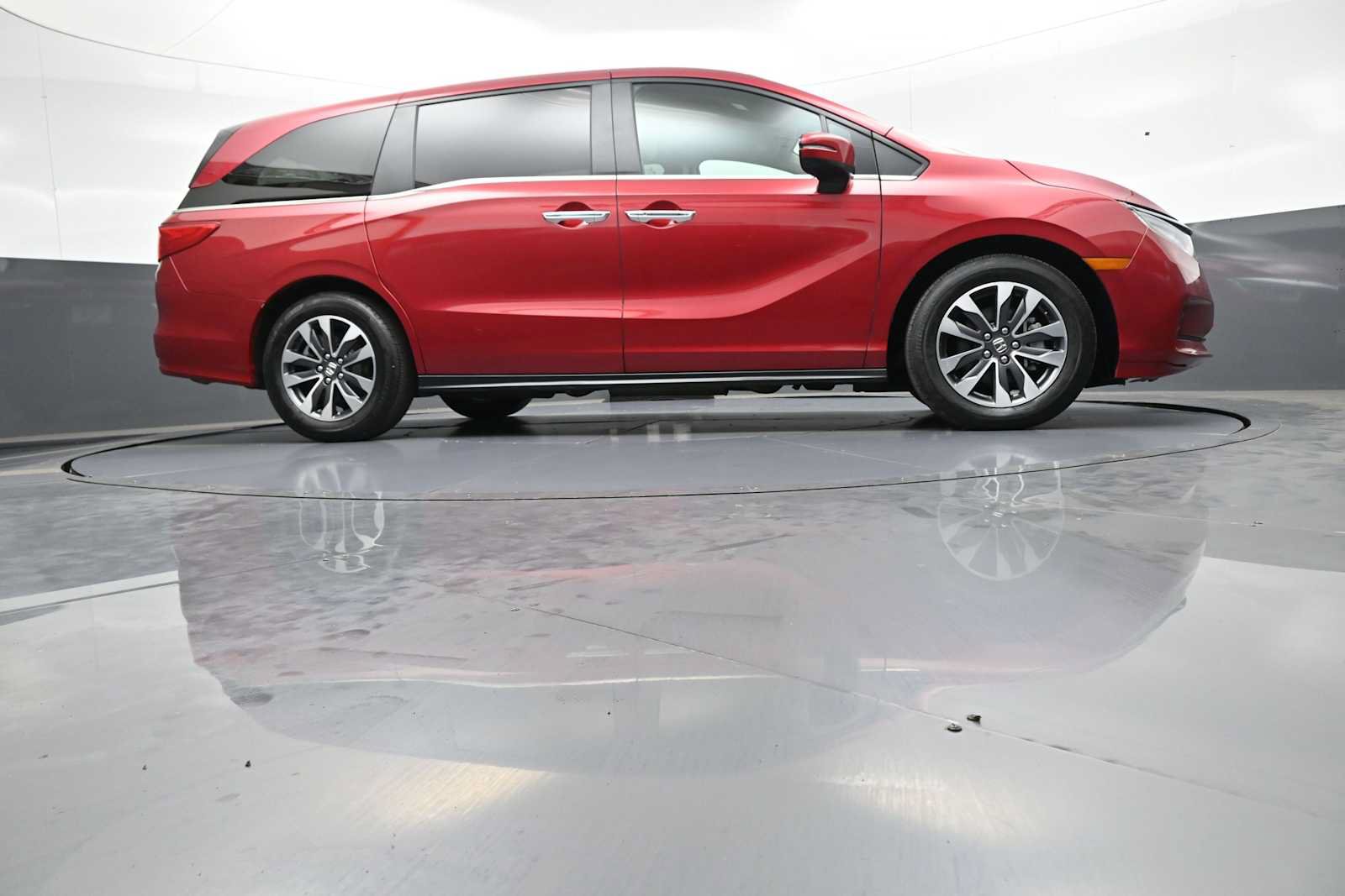 Certified 2024 Honda Odyssey EX-L image 32