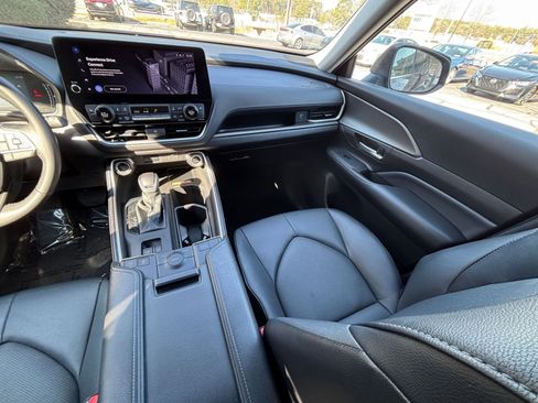 Used 2025 Toyota Grand Highlander LE image 37