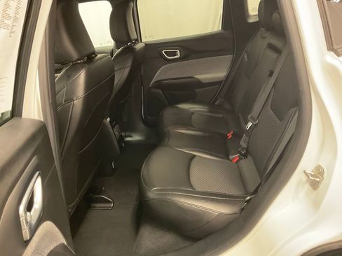 Used 2024 Jeep Compass Latitude image 33