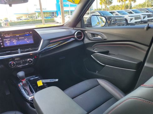 Certified 2024 Chevrolet Trax RS w/ Sunroof Package image 15