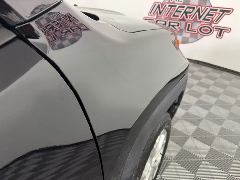 Used 2019 Jeep Renegade Limited w/ UConnect 8.4 Nav Group image 30