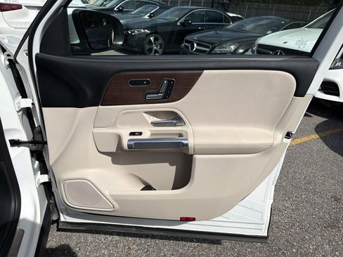 Used 2023 Mercedes-Benz GLB 250 image 14