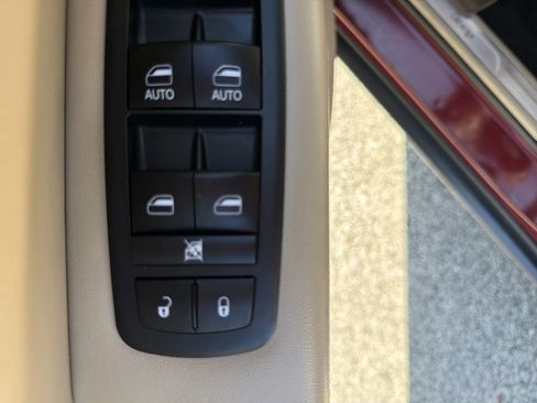 Used 2018 Jeep Grand Cherokee Limited image 24