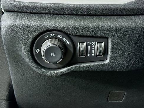 New 2026 Chrysler Pacifica Select image 10