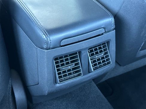 Used 2013 Dodge Challenger SXT image 13