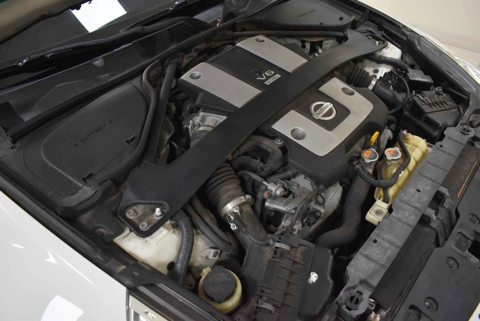 Used 2014 Nissan 370Z Coupe RWD image 22