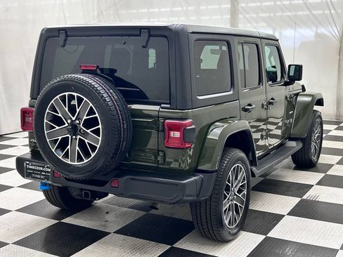 Used 2023 Jeep Wrangler Unlimited Sahara w/ Cold Weather Group AWD/4WD image 7