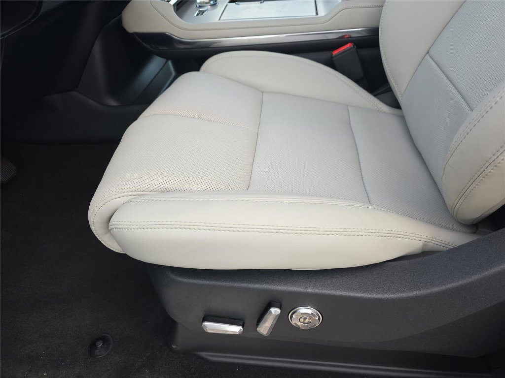 New 2026 Lincoln Navigator Premiere AWD/4WD image 18