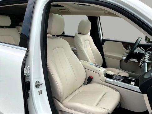 Used 2022 Mercedes-Benz GLB 250 4MATIC image 30