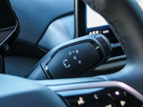 Used 2024 Volkswagen ID.4 Pro image 18