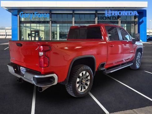Used 2025 Chevrolet Silverado 2500 LT AWD/4WD image 2