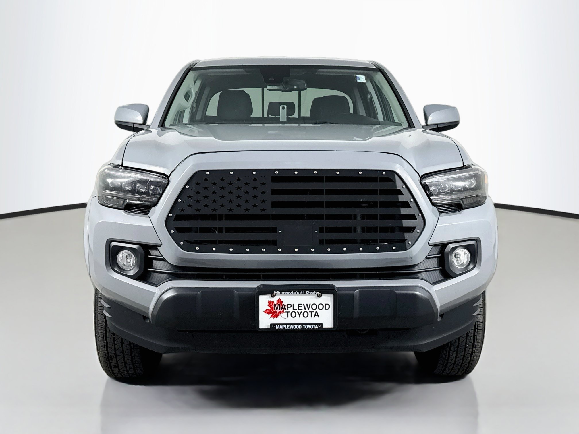 Used 2021 Toyota Tacoma SR5 AWD/4WD image 2