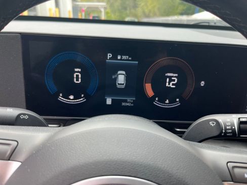 Used 2025 Hyundai Kona SEL image 40