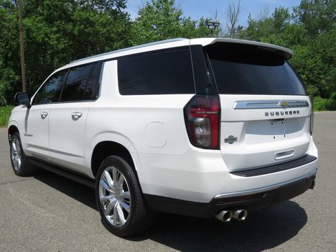 Used 2023 Chevrolet Suburban High Country w/ Premium Package 2 AWD/4WD image 7