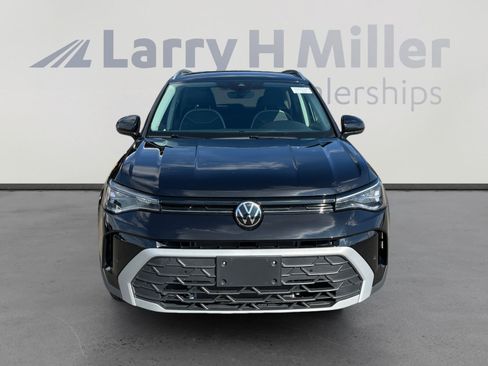 Used 2025 Volkswagen Taos SE AWD/4WD image 8