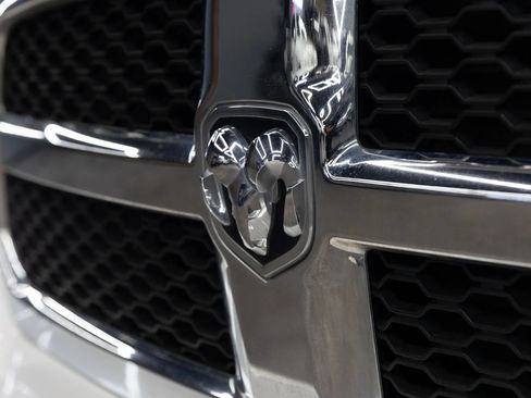 Used 2017 RAM 1500 Classic SLT RWD image 4