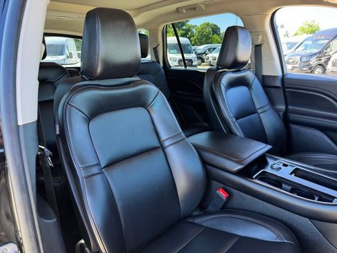 Used 2023 Lincoln Aviator AWD w/ Premium Package image 21
