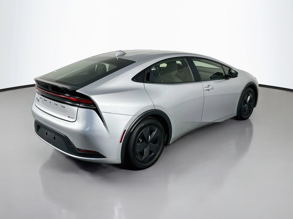 Used 2025 Toyota Prius LE FWD image 7