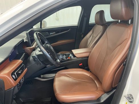 Used 2023 Lincoln Nautilus Reserve AWD/4WD image 12
