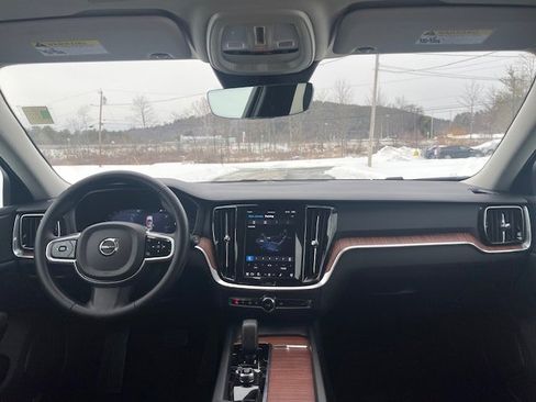 Used 2025 Volvo V60 B5 Cross Country Plus image 15