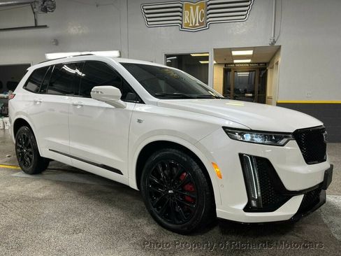 Used 2024 Cadillac XT6 Sport w/ LPO, ONYX Package image 1