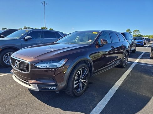 Used 2018 Volvo V90 T5 Cross Country w/ Convenience Package image 4