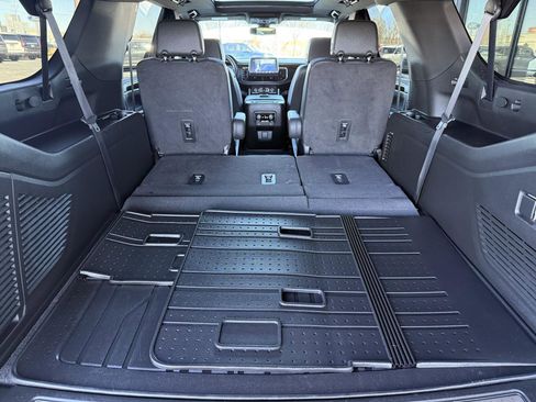 Used 2022 Chevrolet Suburban Z71 w/ Z71 Off-Road Package image 44