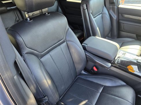 Used 2020 Land Rover Discovery HSE image 10