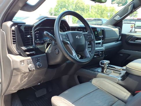 Used 2024 Chevrolet Silverado 1500 ZR2 w/ Technology Package AWD/4WD image 9