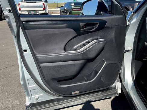 Used 2024 Toyota Highlander LE image 23