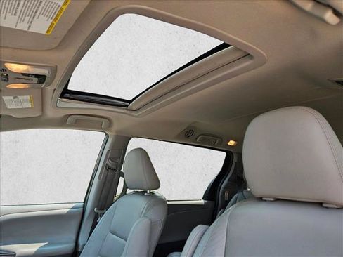 Used 2015 Toyota Sienna XLE FWD image 15