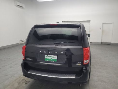 Used 2017 Dodge Grand Caravan SXT image 7