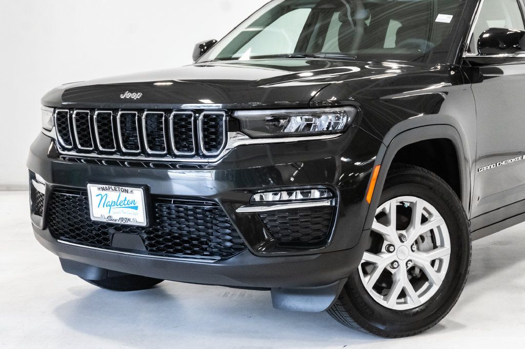 Used 2023 Jeep Grand Cherokee Limited AWD/4WD image 2